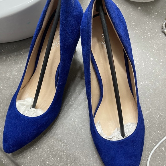 Blue shoes - Picture 2 of 7
